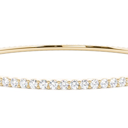 Runde Diamanten Krappen gefasst in einem Armreifen