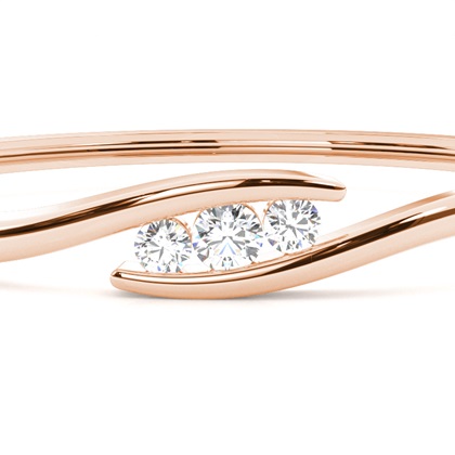 Runde Diamanten Kanal gefasst in einem Armreifen