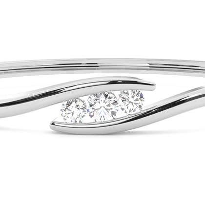 Runde Diamanten Kanal gefasst in einem Armreifen