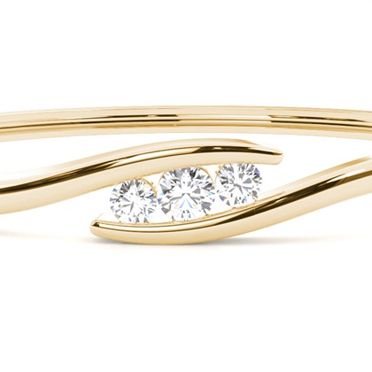 Runde Diamanten Kanal gefasst in einem Armreifen