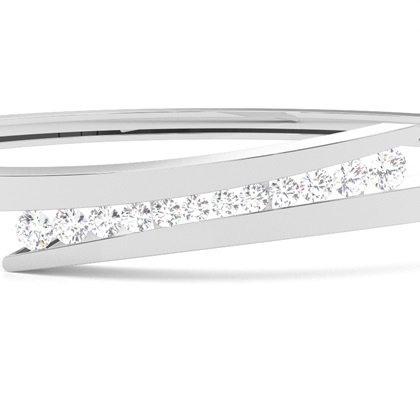 Runde Diamanten Kanal gefasst in einem Armreifen