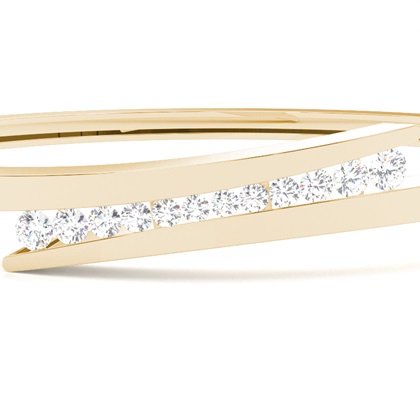 Runde Diamanten Kanal gefasst in einem Armreifen