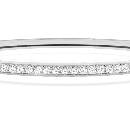 Runde Diamanten Pave gefasst in einem Armreifen