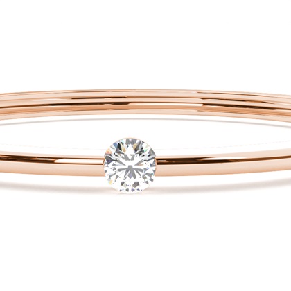 Runde Diamanten Kanal gefasst in einem Armreifen