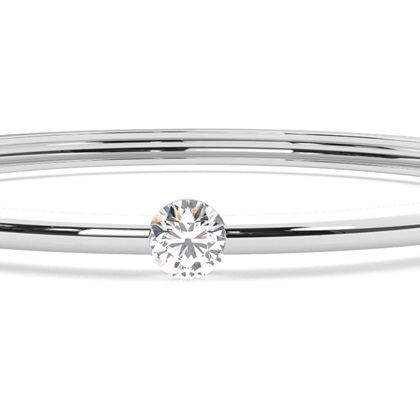 Runde Diamanten Kanal gefasst in einem Armreifen