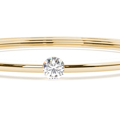 Runde Diamanten Kanal gefasst in einem Armreifen