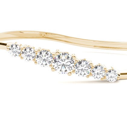 Runde Diamanten Krappen gefasst in einem Armreifen