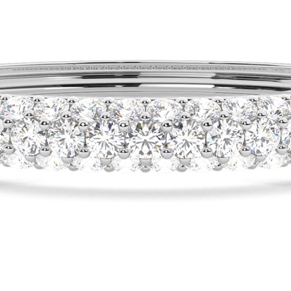 Runde Diamanten Krappen gefasst in einem Armreifen