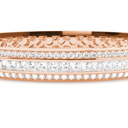 Runde und Princess Diamanten Kanal gefasst in einem Armreifen