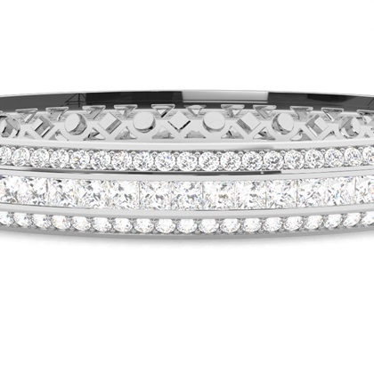 Runde und Princess Diamanten Kanal gefasst in einem Armreifen