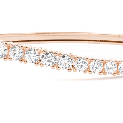 Runde Diamanten Krappen gefasst in einem Armreifen