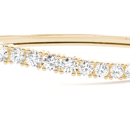 Runde Diamanten Krappen gefasst in einem Armreifen