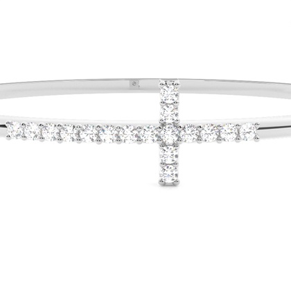 Runde Diamanten Krappen gefasst in einem Armreifen