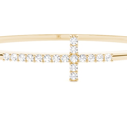 Runde Diamanten Krappen gefasst in einem Armreifen