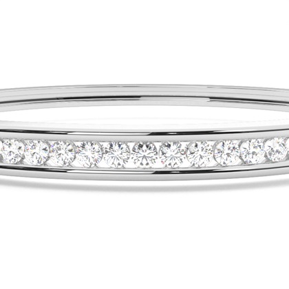 Runde Diamanten Kanal gefasst in einem Armreifen