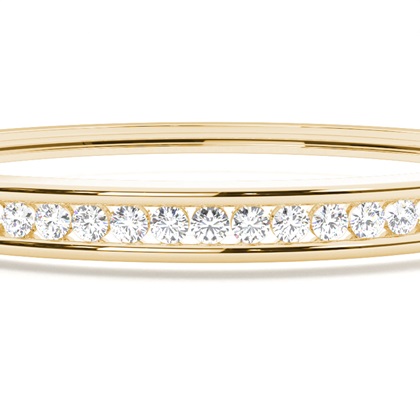 Runde Diamanten Kanal gefasst in einem Armreifen