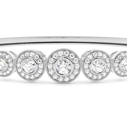 Runde Diamanten Zargen und Pave gefasst in einem Armreifen