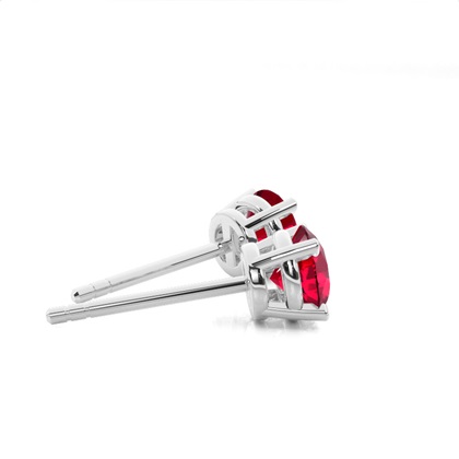 Runder Rubin-Ohrstecker in einer 4-poligen Fassung