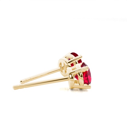 Runder Rubin-Ohrstecker in einer 4-poligen Fassung