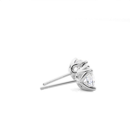 Diamant Ohrstecker in einer Krappenfassung