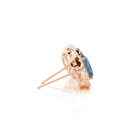 Halo-Blau Topas-Ohrring in einer Krappenfassung