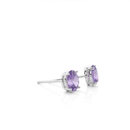 Ovaler Amethyst-Ohrstecker in einer 4er Krappenfassung