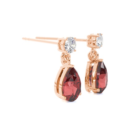 Tropfenförmige Granat Ohrringe in einer Krappenfassung