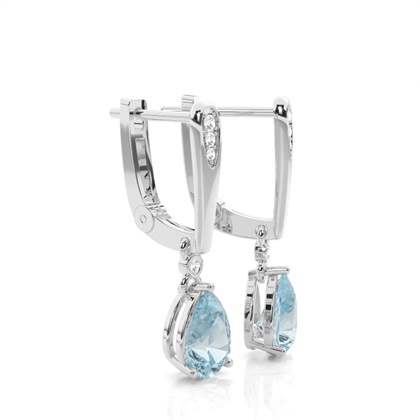 Tropfenförmige Aquamarin Ohrringe in einer Krappenfassung
