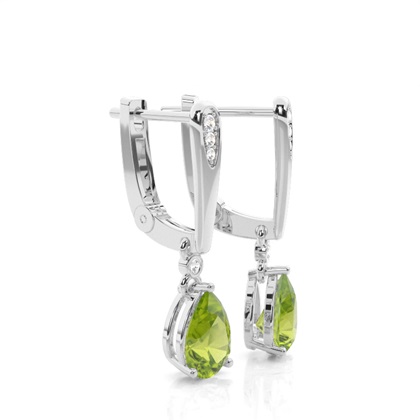 Tropfenförmige Peridot Ohrringe in einer Krappenfassung