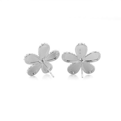 Prong Setting Round Diamond Flower Stud Earrings