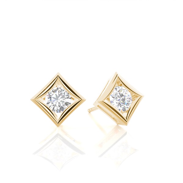 Metal accent Round Diamond Studs