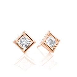 Metal accent Round Diamond Studs