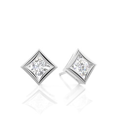 Metal accent Round Diamond Studs