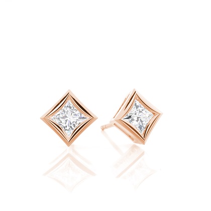 Metal accent Round Diamond Studs