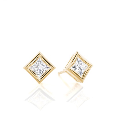 Metal accent Round Diamond Studs