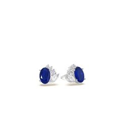 Ohrstecker mit ovalem blauem Saphir und Diamantcluster