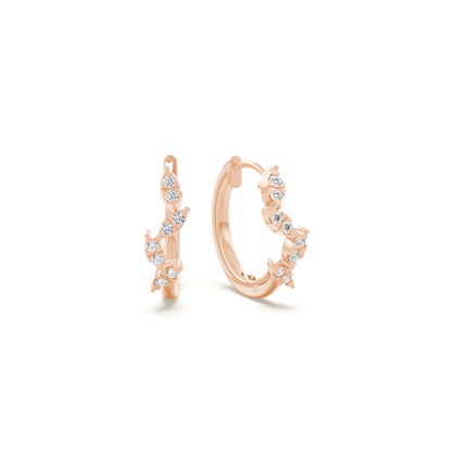 Round diamond zig-zag huggies earring