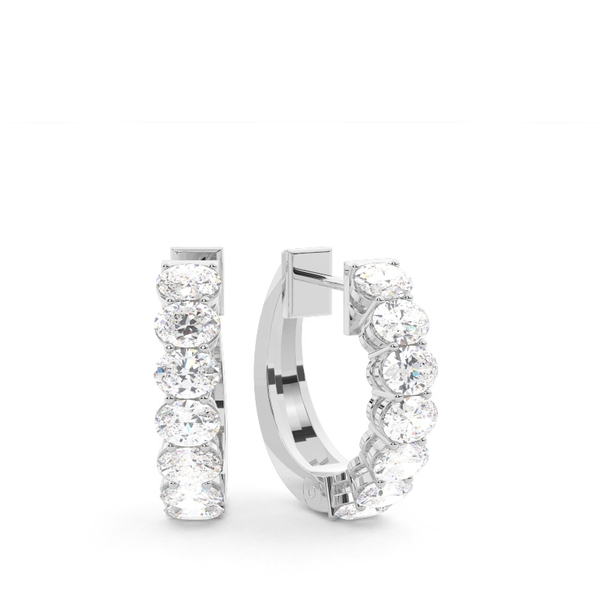 Creolen mit Diamanten im Ovalschliff