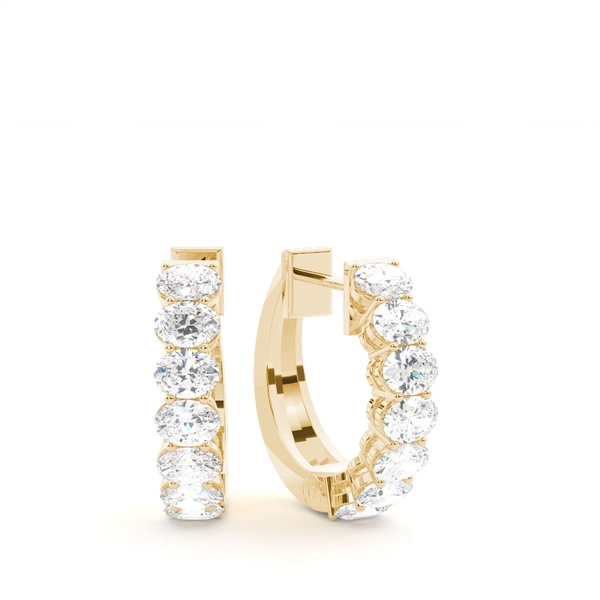 Creolen mit Diamanten im Ovalschliff