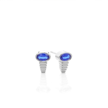 Zarte Ohrstecker mit ovalen blauen Saphiren