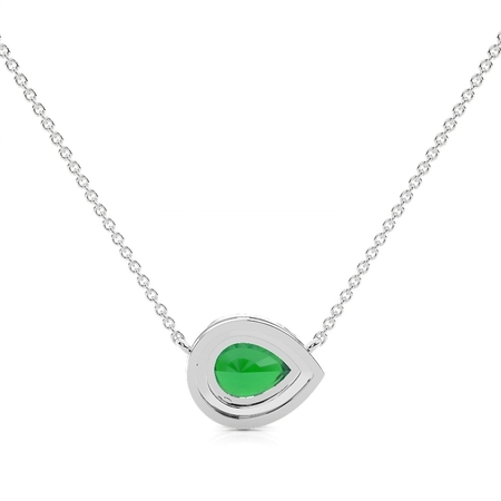 Smaragd-Halo-Anhänger im Ost-West-Look