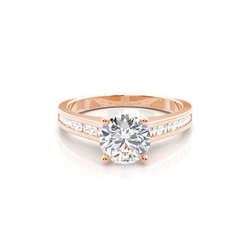 Diamant Verlobungsring in einer Krappenfassung mit medium Schulter Diamanten