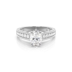Diamant Verlobungsring in einer Krappenfassung mit großen Schulter Diamanten