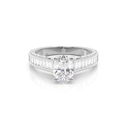 Diamant Verlobungsring in einer Krappenfassung mit großen Schulter Diamanten
