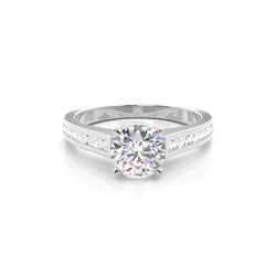 Diamant Verlobungsring in einer Krappenfassung mit medium Schulter Diamanten