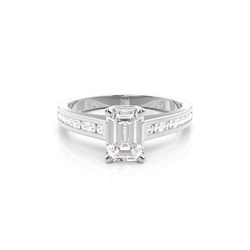 Diamant Verlobungsring in einer Krappenfassung mit medium Schulter Diamanten