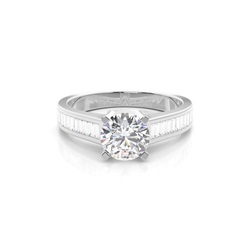 Diamant Verlobungsring in einer Krappenfassung mit großen Schulter Diamanten
