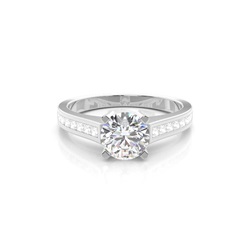 Diamantring in einer Krappenfassung mit medium Schulter Diamanten