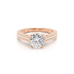 Diamantring in einer Krappenfassung mit medium Schulter Diamanten