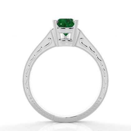 Smaragd Ring In Einer Krappenfassung Mit Medium Schulter Diamanten